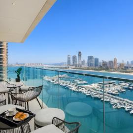 Luxury 3BHK & Maid Sea View & Private Beach, hotelli kohteessa Sabkhah