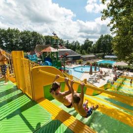 Family Friendly Chalet on Camping De Pallegarste close to Hellendoorn, Ommen en Wildlands, hotel v destinaci Mariënberg