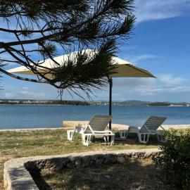 Apartment Lana, hotel a Pašman