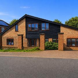 MEDWAY VIEW LUXE HOUSE in Maidstone City Centre with Parking, hotel di Maidstone