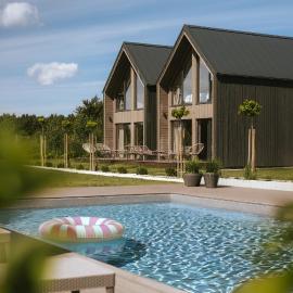 Wood House Trzęsacz Podgrzewany Basen i Balia – hotel w Trzęsaczu