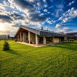 Hypnotic Thermal Villas with private SPA, khách sạn ở Banya