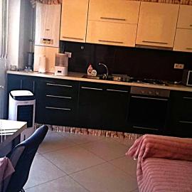 Apartament 70mp 3 camere 4 paturi Pătut Bebe acces pentru 7 persoane