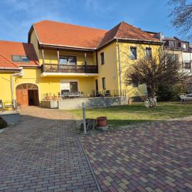 Diófa Vendégház, hotel in Eger