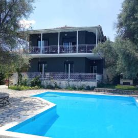 Iris Villa, hotel in Apolpaina