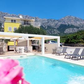 Apartments Dia, hotel in Zaostrog