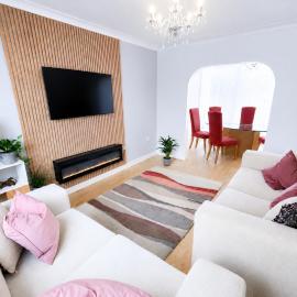 Cosy Nook - 3 Bedroom Retreat with Private Garden, Parking and Media Wall، فندق في Belle Isle