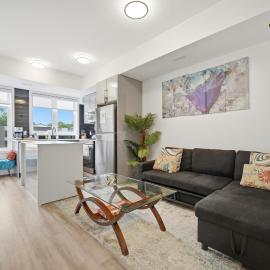 Exquisite, Bright & Modern Condo - Free Parking، فندق في شلالات نياجارا