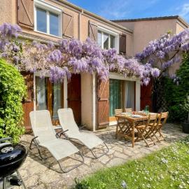 Maison de Charme - Jardin & Proche Paris โรงแรมในแซร์ฌี