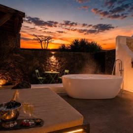 Conil에 위치한 호텔 Villa Chloe Lanzarote - Romantic Sunset Retreat with Outdoor Bathtub