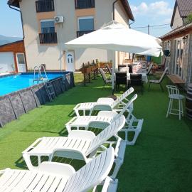 Guest House Mijić, hotel in Korenica