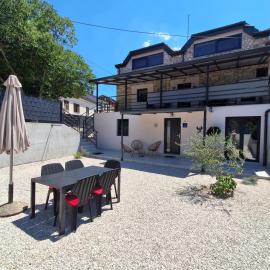 Apartmani Fenix, hotel a Plovanija
