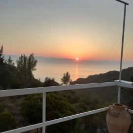 Dionisia Cottage, hotel en Antípaxos
