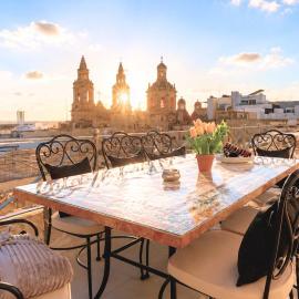 Sliema Cozy Townhouse with Rooftop View, Prime Spot
