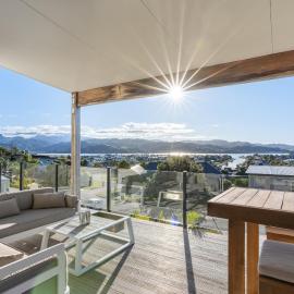 Panorama View Retreat - Bachcare Holiday Home, hotel v destinaci Pauanui