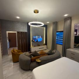 Bellagio Luxury Studio Apartment with Balcony, hotel di Spintex