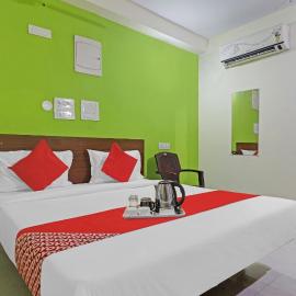Super Hotel O Dk Reddy Square