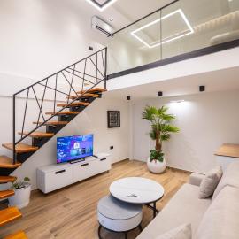 Hotel&Apartaments -Villa Hasani 24، فندق في سارنده