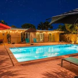 One-Bedroom Suite Pool with Bath Kitchen in West Palm Beach