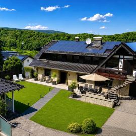 Villa Eifelblick Sauna&Wellness Apartment, хотел в Хаймбах