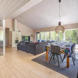 Villa Hellitä - Private 3BR Villa with Hot Tub, hotel in Ylläsjärvi