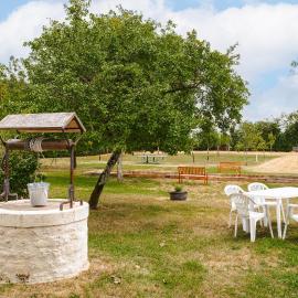 Le Fournil, hotel in Saint-Hilaire-la-Palud