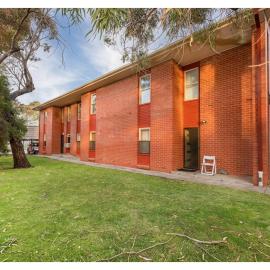 Seaside Adelaide Holiday Apartment 2BR 1 min walk to Brighton Beach, Hotel in Adelaide