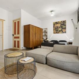 Appartement calme équipé terrasse, hotel sa Beaucaire