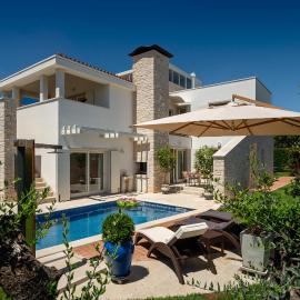 Luxury Villa Ginevra with pool and jacuzzi - by MVSVillas, hotel a Vabriga