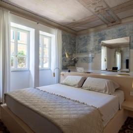 CernaiaBella Elegant charming Apartment with Private Jacuzzi and aircon along Historic stairway