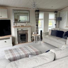 Harrogate Lodge - Sleeps4- South Facing Decking, хотел в Холсуърти