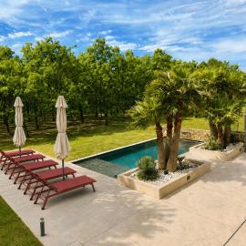 Mas Alba - Piscine & jardin privés - Climatisation - Proche Orange Avignon Chateauneuf du Pape, hotel em Mornas