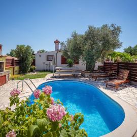 Haus Lilly in Muntić - Haus für 2-3 Personen, hotell sihtkohas Muntić