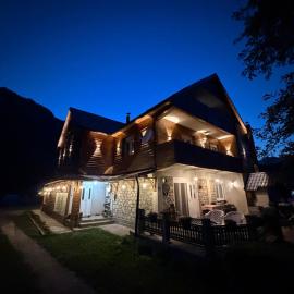 Riverside Guesthouse & Sauna, hotel u gradu Vusanje