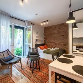 URABN APARTMENTS Studio with garden No 2A - Air Condition - Free Parking, hotel in Chorzów