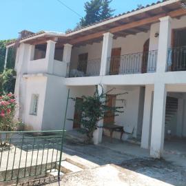 Antistoni Vacation House Scenic Nature View, Private Balcony & Yard, Hotel in Agrós