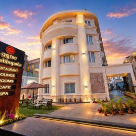 Hotel Prabhu Pada Puri - Beach Front Hotel With Swimming Pool And Restaurant - SPA- Banquet - Parking Facility: Puri şehrinde bir otel