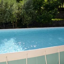 Maison charmante avec piscine et jardin à Robiac-Rochessadoule, hotell sihtkohas Rochesadoule