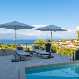 Unique 4-Bedroom Villa SemperVivum with pool in Sutivan