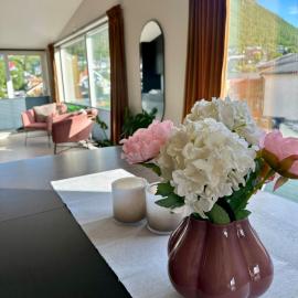 Luxury apartment for large groups-Tromsdalen- FREE INDOOR PARKING, hotel in Tromsdalen