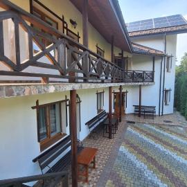 Hollywood, hotel u gradu Jaremče