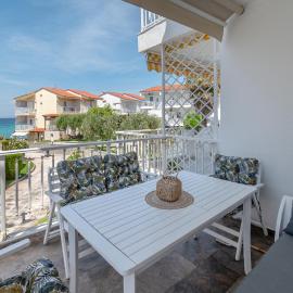 Aello Sea-Seafront Apartments, hotell i Skala Fourkas