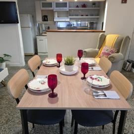 Casa a pasos de Clínica UOM, cochera, terraza, parrilla: San Nicolás de los Arroyos'ta bir otel