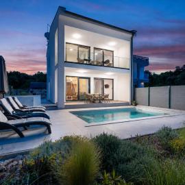 NEW Villa Artec with Sea View, hotell i Marčana