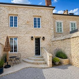 Viesnīca Les Pierres de Pacel - Appartement de charme - Patio privé pilsētā Pacy-sur-Eure