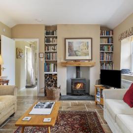 Millbay Cottage - Escape to this charming riverside cottage nestled in a tranquil corner of the Pembrokeshire National Park, Hotel in Cosheston