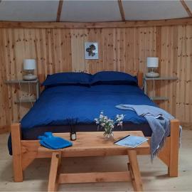 Cozy Retreat Sleeps 2 with Hot Tub & Pets Ok, מלון בבנטרי