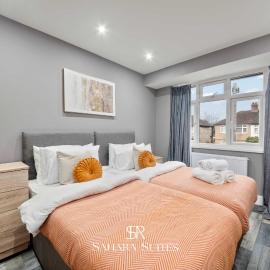 Luxury 5-BR Home - Reading Centre - Monthly Stays & Parking, Hotel in Earley