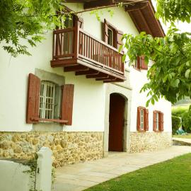 Ancienne ferme basque, hotell i Macaye