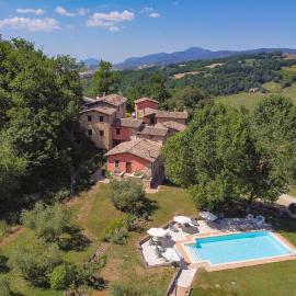 Borgo Belvederi - Country Apartments with Pool by Host Hero, hotel a Crispiero